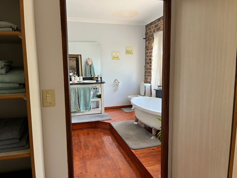 6 Bedroom Property for Sale in Bainsvlei Free State